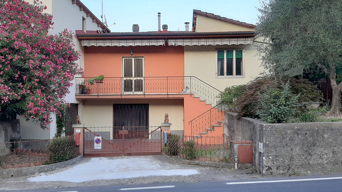 Scopeti Apartment | Bright apartment for those who love trekking, Biking, Motorcycles and Good Wine.
