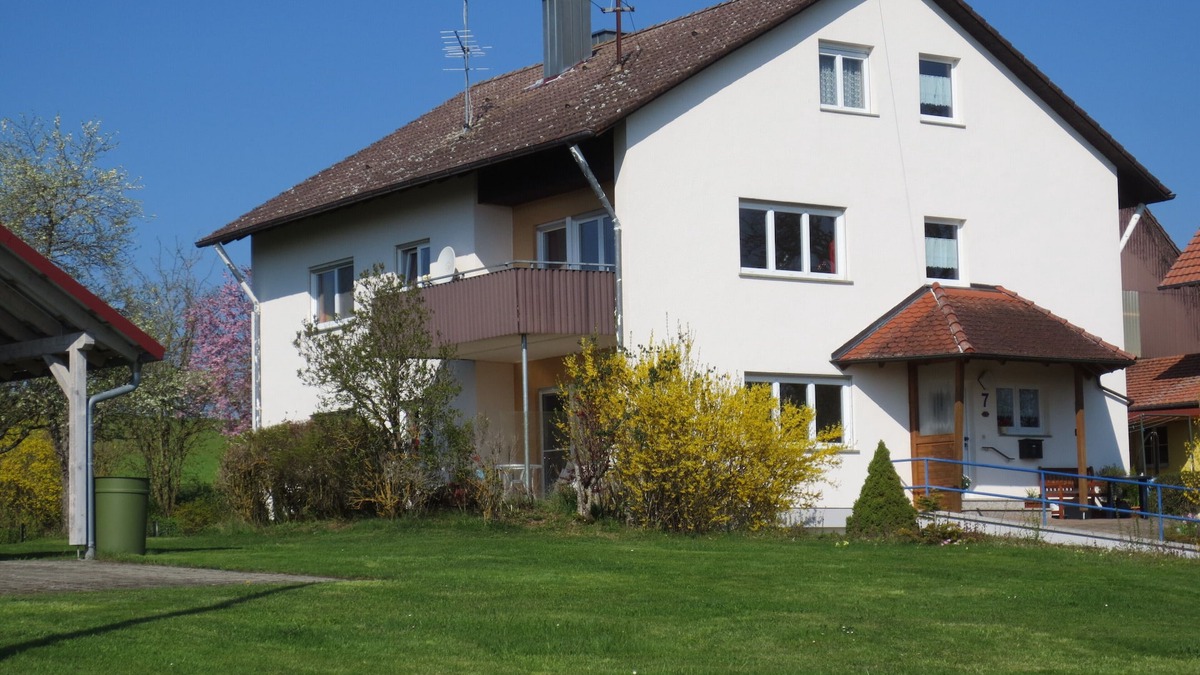 Wiechs am Randen Apartment | Bright apartment (ground floor) with garden and terrace. Experience Hegau, Lake Constance, Rhine Falls!