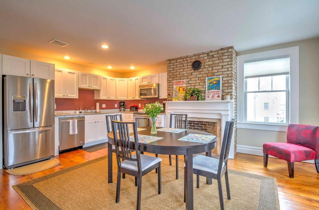 Greenport Apartment | Bright Apartment - half Mi to Greenport Harbor!