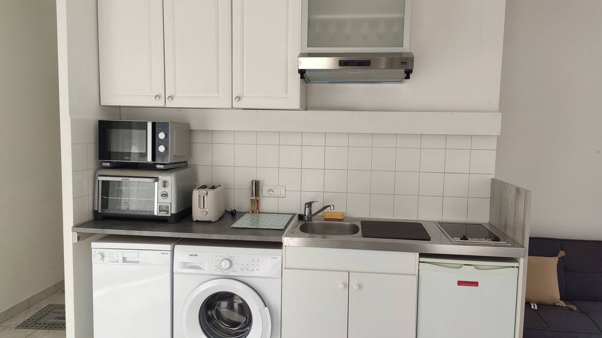 Saint-Acheul Apartment | Bright apartment - ideally located - *free parking* - *balcony* - *free parking*.