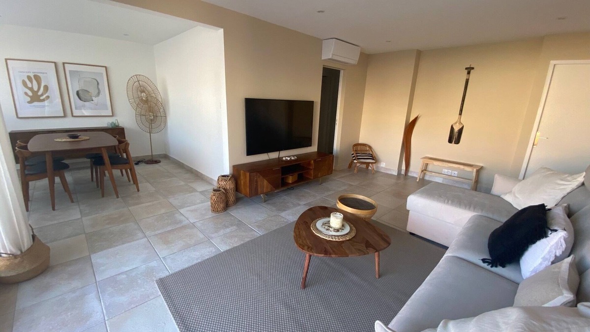 Hyeres City Centre Apartment | Bright apartment in city center