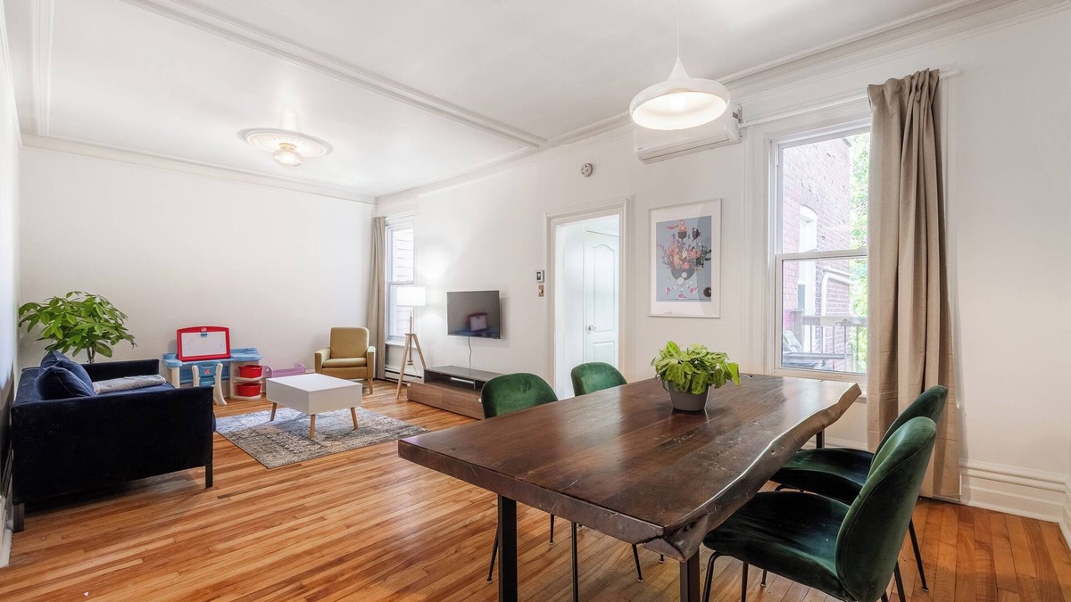 Pointe-Saint-Charles Apartment | Bright apartment in Montreal, close to downtown