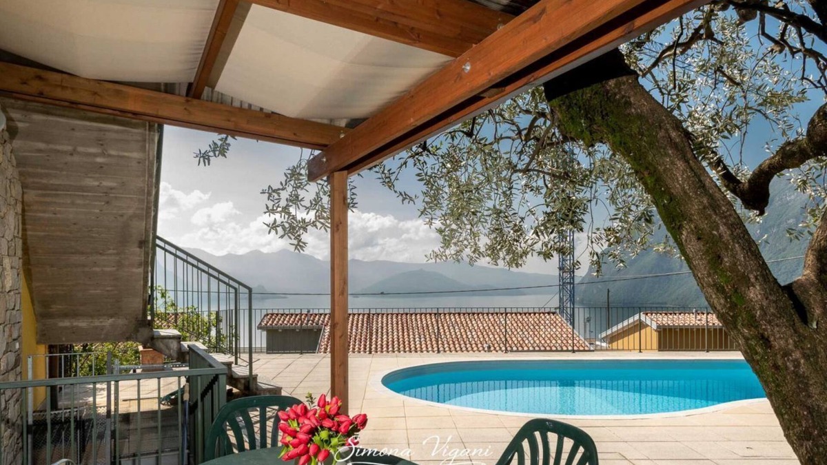 Zorzino Apartment | Bright apartment with lake view and pool