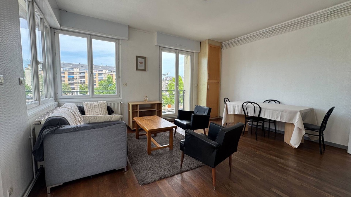 Saint-Jean Apartment | Bright apartment near Château de Caen