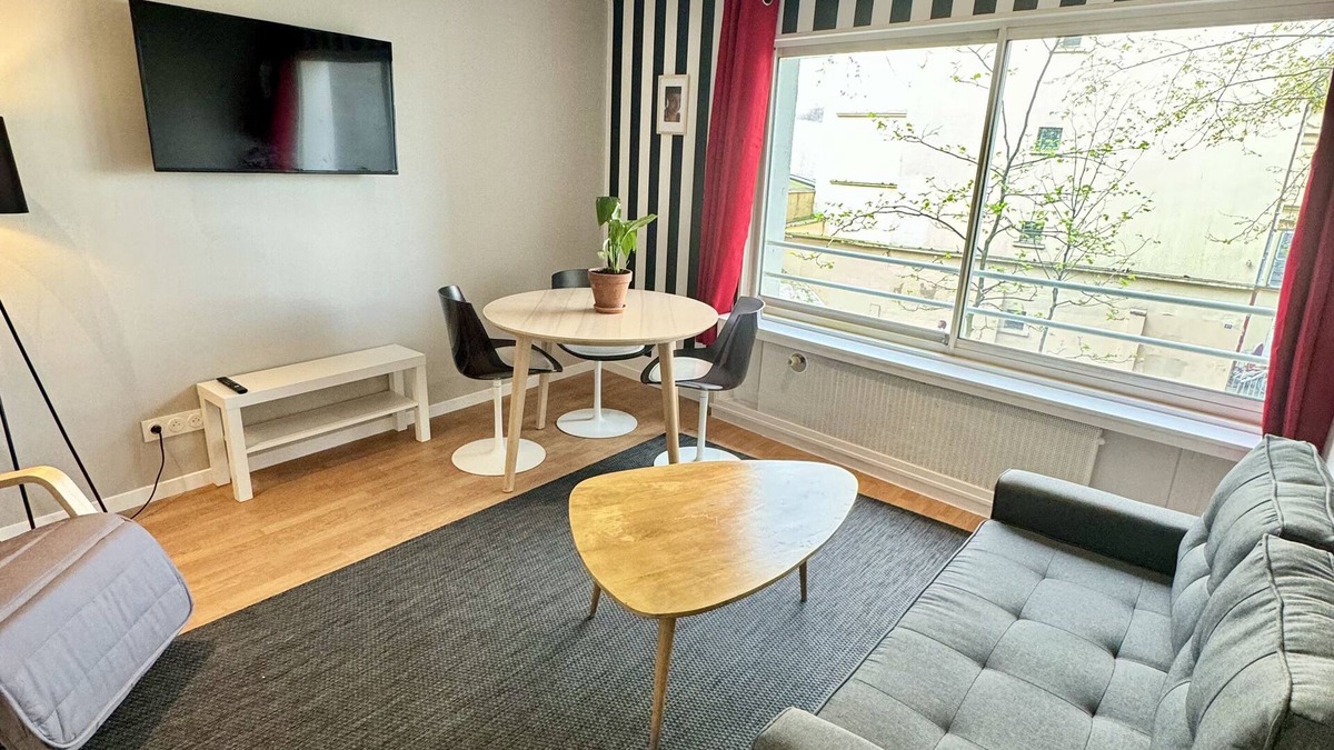 Quartier de la Goutte-d'Or Apartment | Bright Apartment near Montmartre 'Amélie'