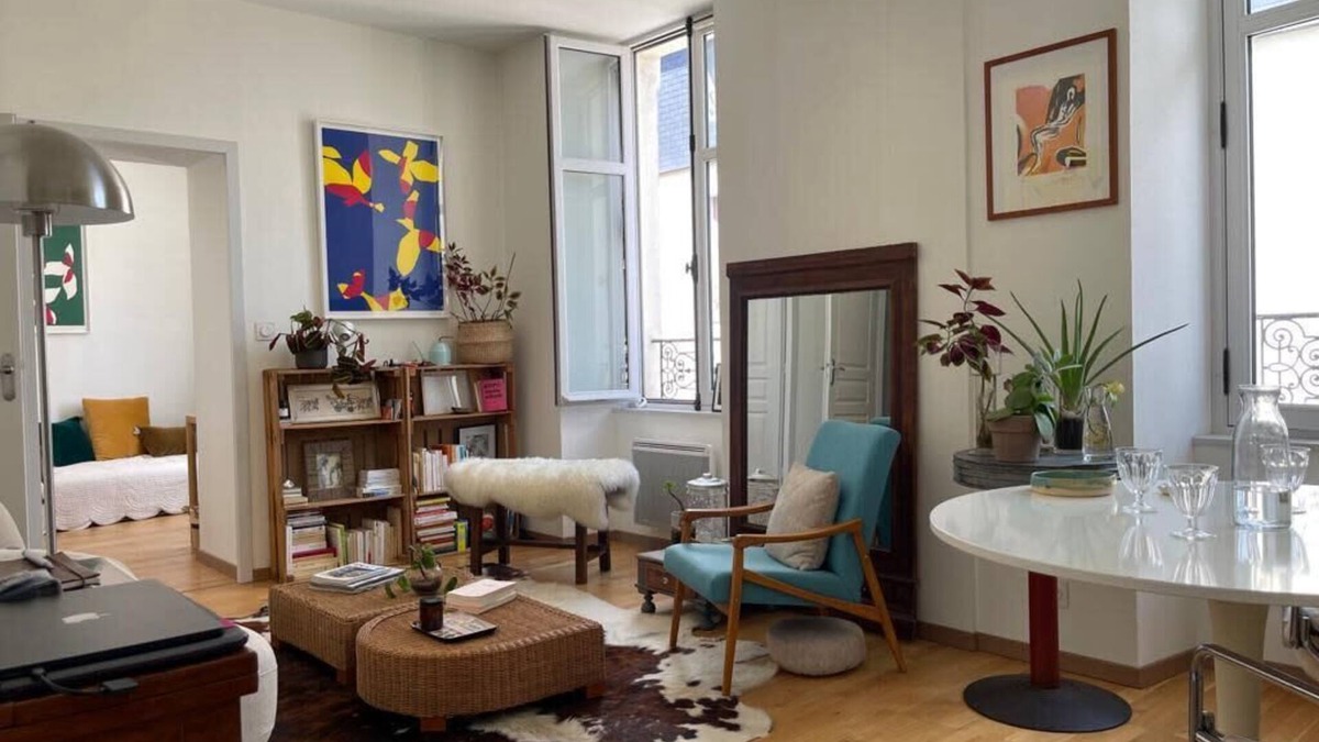 Decre-Cathedrale Apartment | Bright apartment - old renovated building