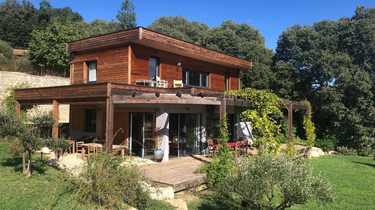 Goudargues House | Bright architect-designed house, quiet, bioclimatic construction, river terrace