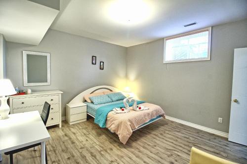 Thornhill House | Bright Basement & Private Bathroom, free Parking