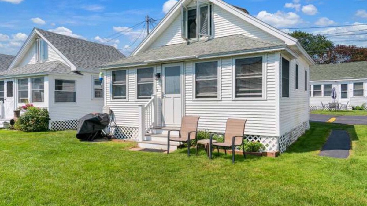York Beach Cottage | Bright Beach Cottage At Long Sands Beach