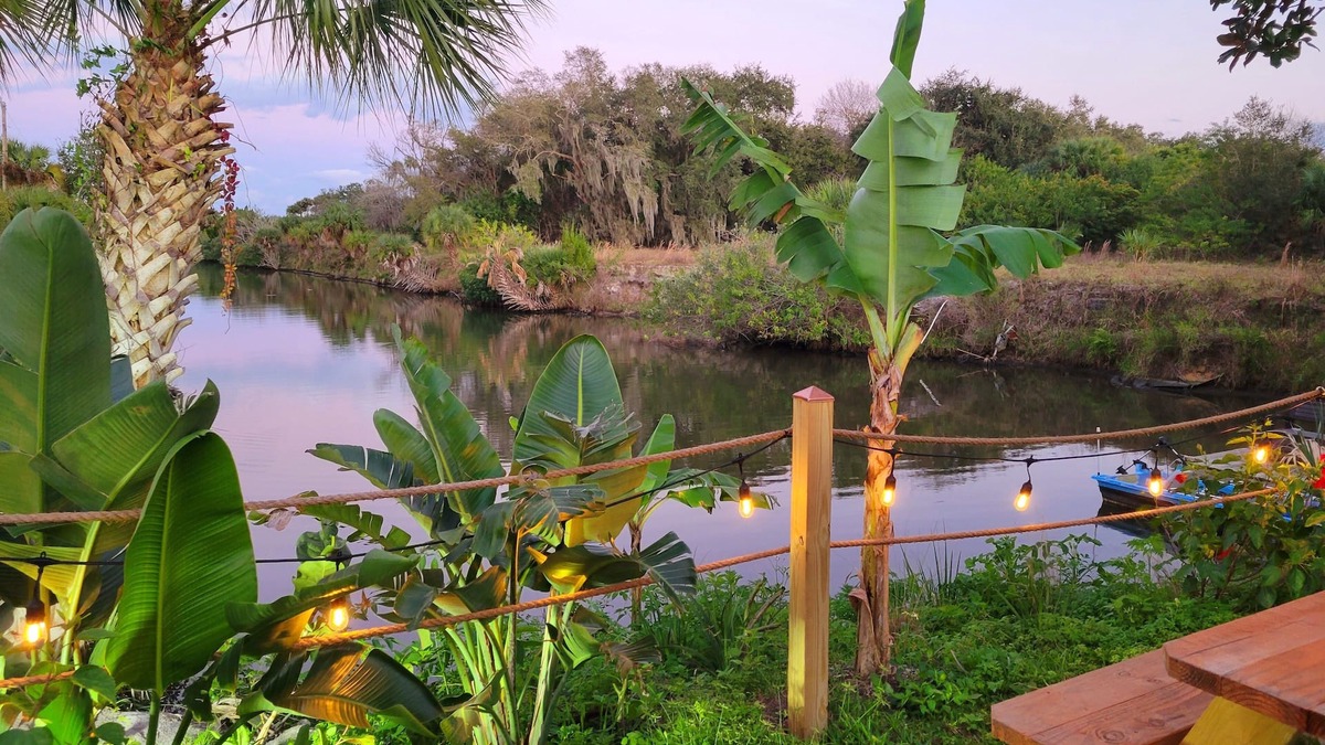 Edgewater House | Bright, Beautiful and Clean Intracoastal Home