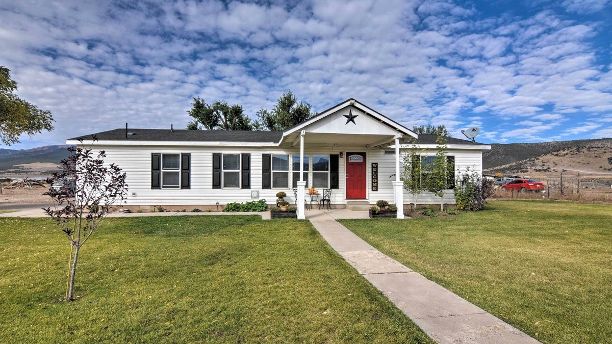 Piute County House | Bright & Beautiful Home, Explore Nat'l Parks!
