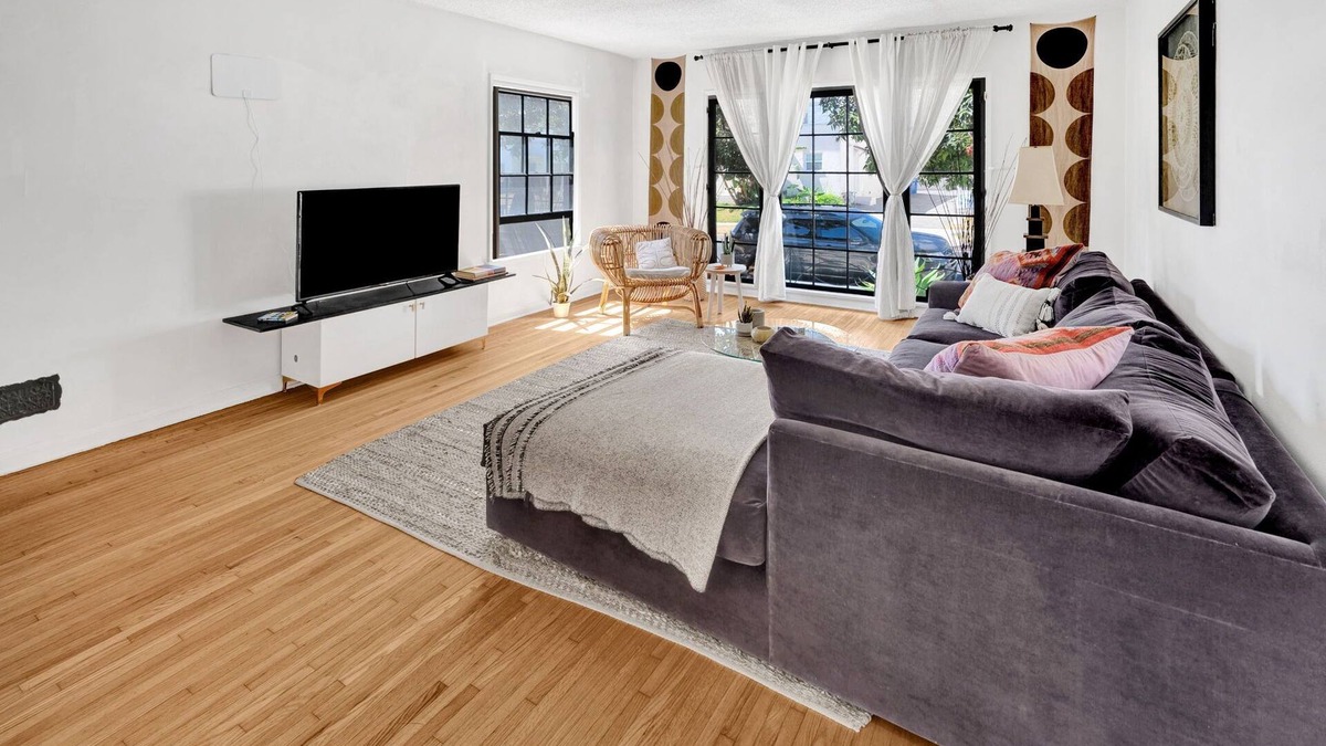 Mid City Condo | Bright + Breezy 1 Bedroom in West Adams