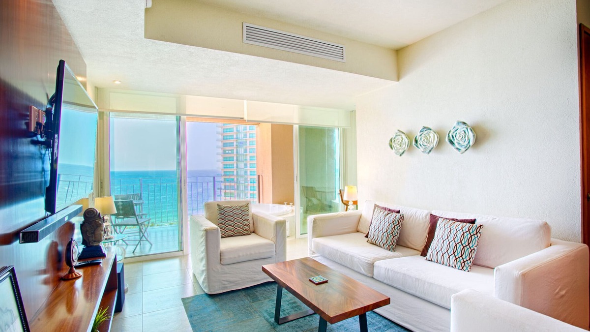 South Hotel Zone Condo | Bright & Breezy Ocean View Condo | Pools, Gym