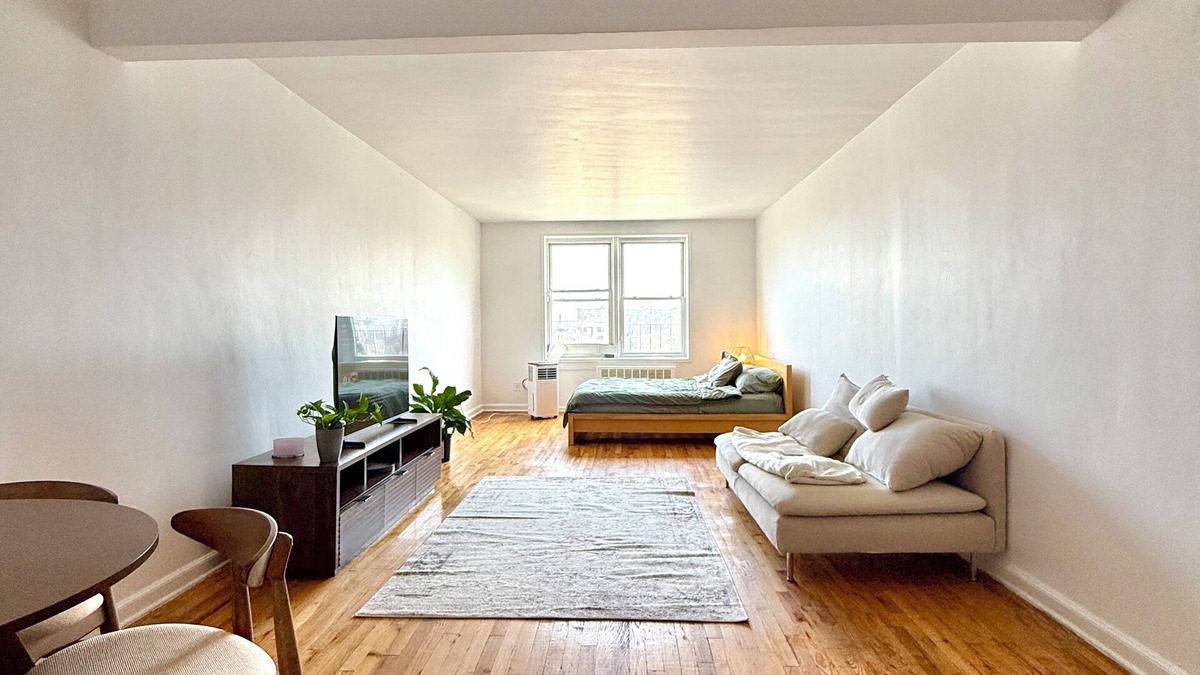 Kensington Apartment | Bright Brooklyn Studio: Your Escape in the City