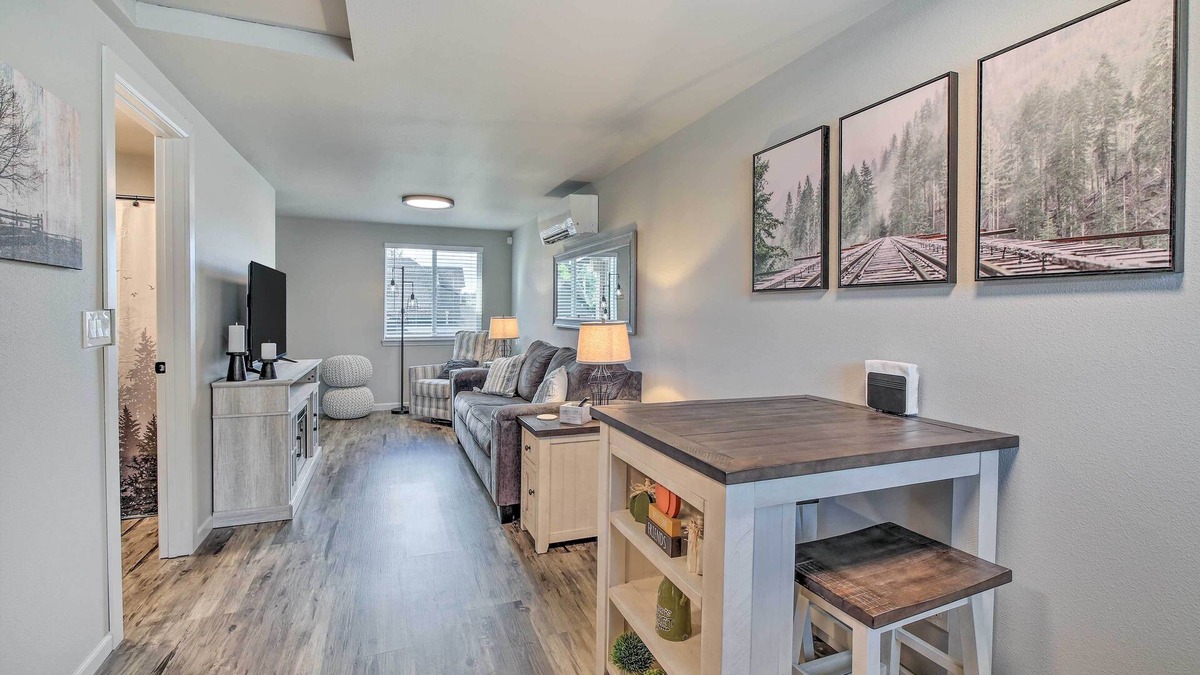 Buckley Apartment | Bright Buckley Apartment in the Heart of Town