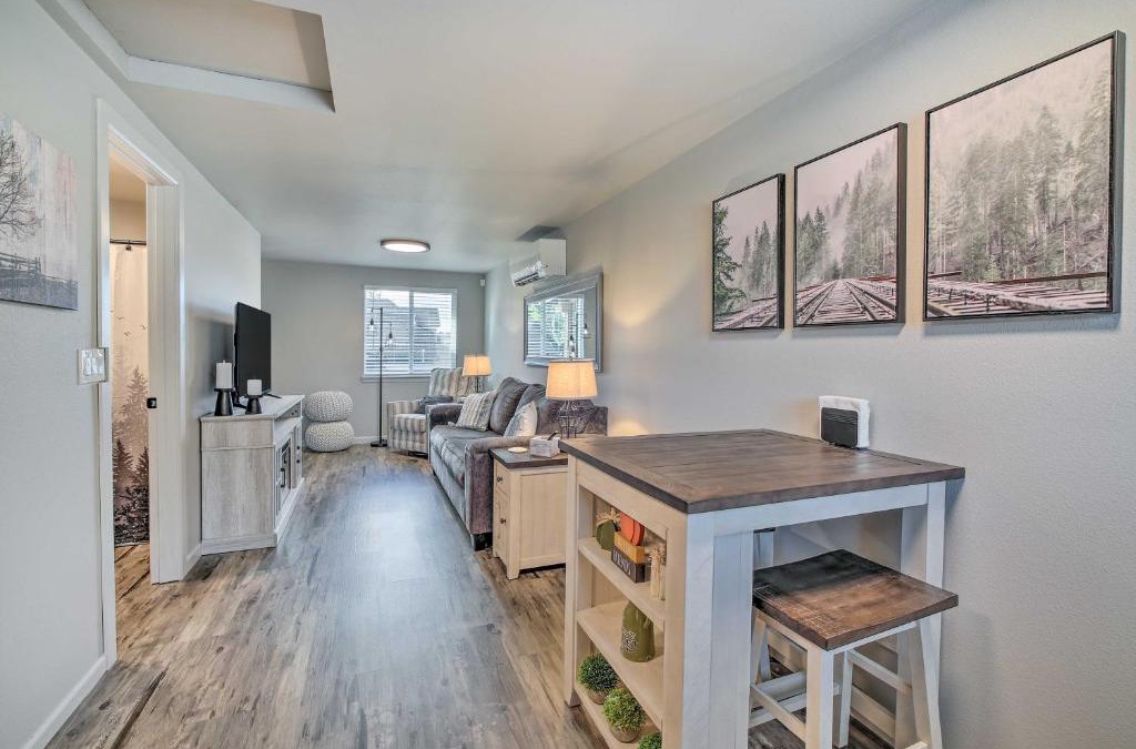 Buckley Apartment | Bright Buckley Apartment in the Heart of Town