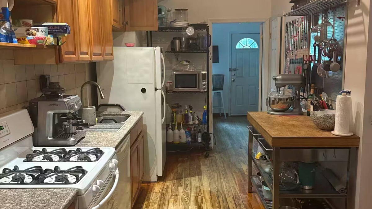 Bushwick Apartment | Bright Bushwick Room in Art Duplex