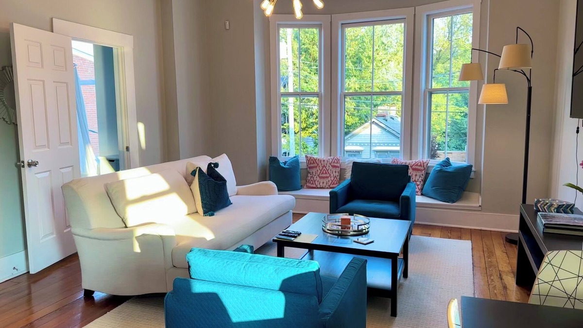 Butchertown Apartment | Bright Butchertown Apt - Available for 30 day + rentals - ALL UTILITIES INCLUDED