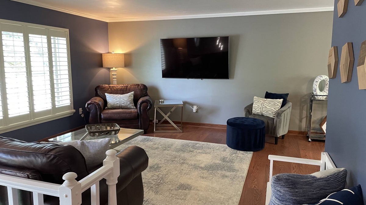 Cranberry Township House | Bright & Charming 3BR House just outside of Pittsburgh!
