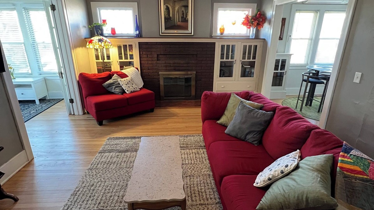 Central Business District Apartment | Bright, charming 2 bedroomdrm apartment. in downtown home in Kalamazoo