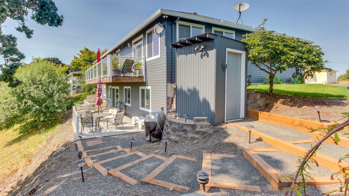 McMinnville Apartment | Bright & Cheery Golf Getaway, Close to Wineries & Local Attractions