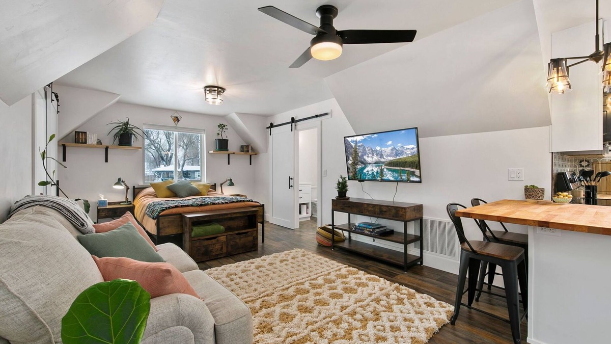 Timnath Apartment | Bright, colorful & cozy studio in oldtown Timnath. Walking distance to a brewery