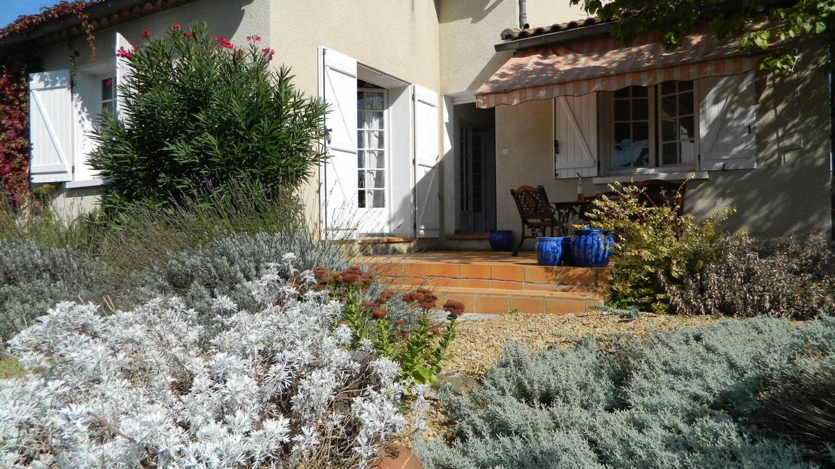 Limoux Villa | Bright comfortable Limoux Villa. Private Garden, Modern kitchen, Strong Wifi