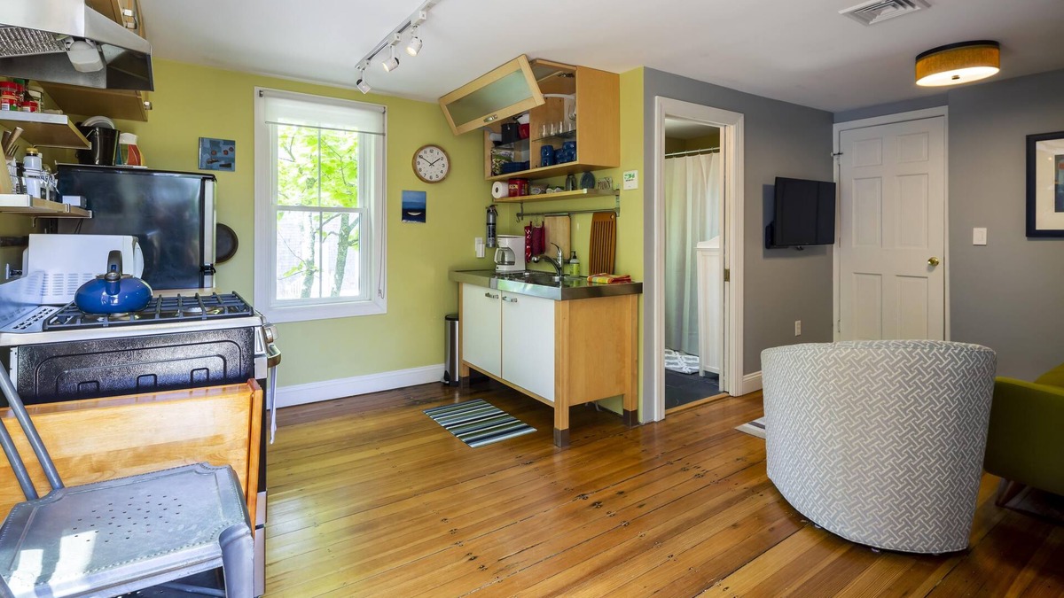 Provincetown Condo | bright, comfortable 1-bedroom, close to town center