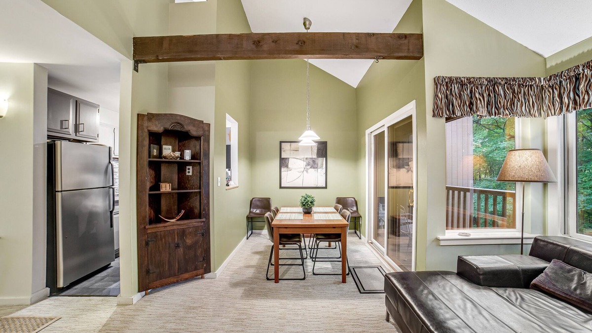 Waitsfield Condo | Bright condo with pool, sauna, tennis - 2 miles from Sugarbush Resort