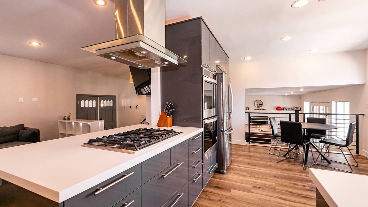 Canyon Gate House | Bright! Contemporary Modern 4BR, Lg Backyard w/Pool & Mini Putting Green!