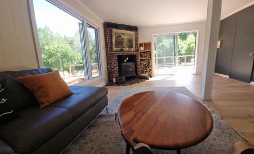 North Glengarry House | Bright country house in the woods