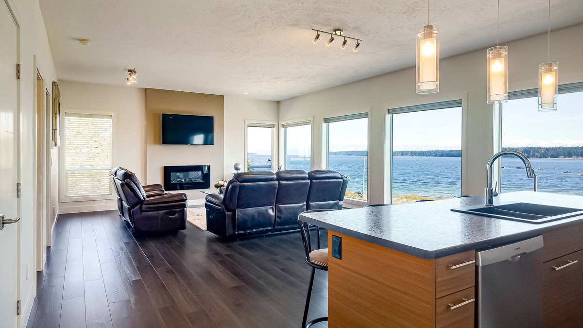 Union Bay House | Bright & Cozy Oceanview Getaway in Union Bay - 2 QUEEN BED/1BATH