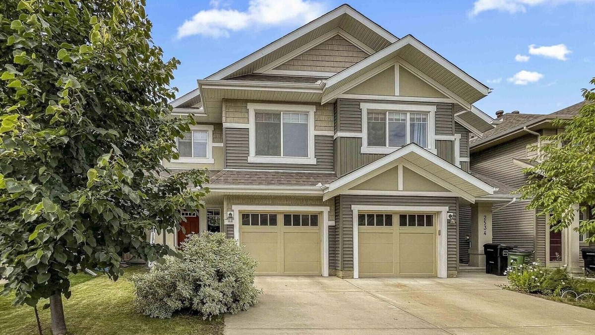 Southwest Edmonton Apartment | Bright & Cozy SW Basement Stay