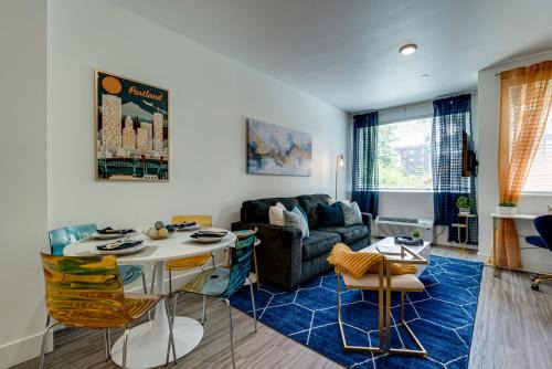 King House | Bright & Cozy Walkable Alberta Condo, Fast WiFi, & Quite
