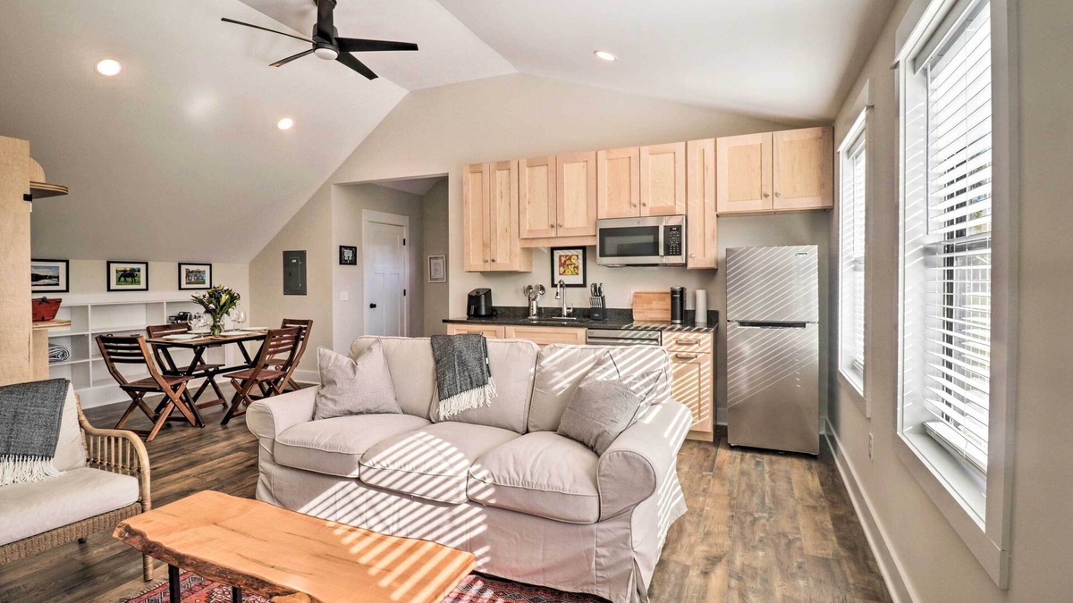 Crozet Apartment | Bright Crozet Apartment w/Mountain Views!
