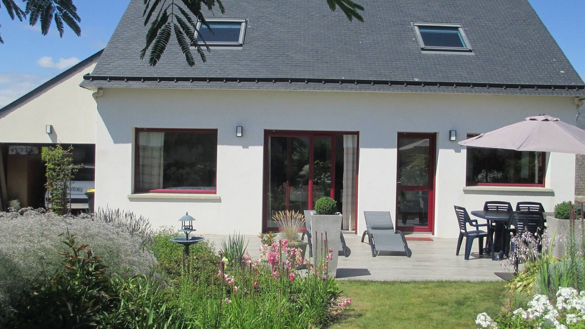 Colpo House | Bright detached house with landscaped garden sleeps 2 to 6, wifi access