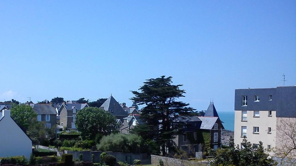 Rotheneuf-Le Pont Apartment | Bright duplex balcony and small sea view, 100 m from Val beach, St Malo Rothéneuf