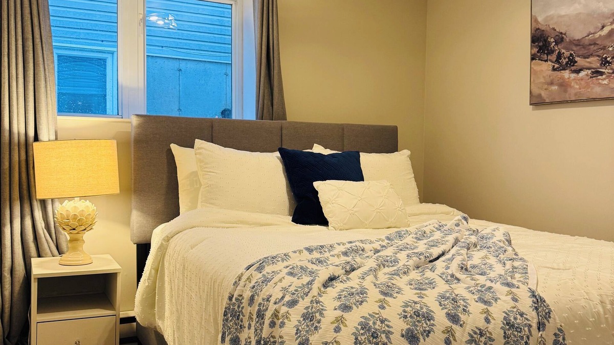 Terra Nova Apartment | Bright & Elegant, Near YYT