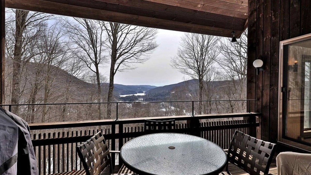 Plymouth House | Bright, Family-Friendly Lake View House Close to Okemo, Killington, Pico, Lakes