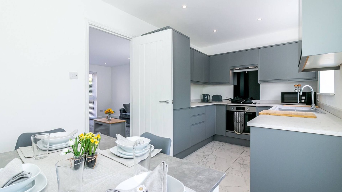 Stevenage House | Bright Family House in Stevenage - Pastures Lodge