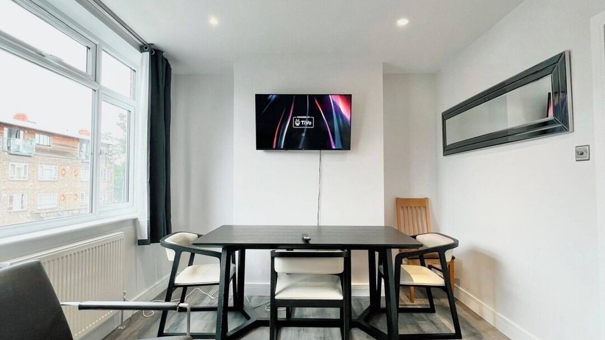 Dudden Hill Apartment | Bright Flat near Neasden Station