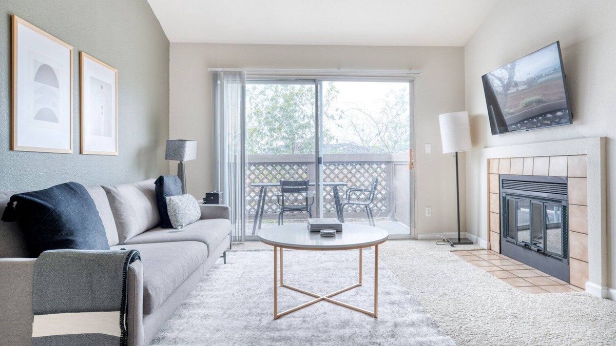 Foster City Apartment | Bright Foster City 2BR w/Gym, Pool & W/D, nr shops, by Blueground