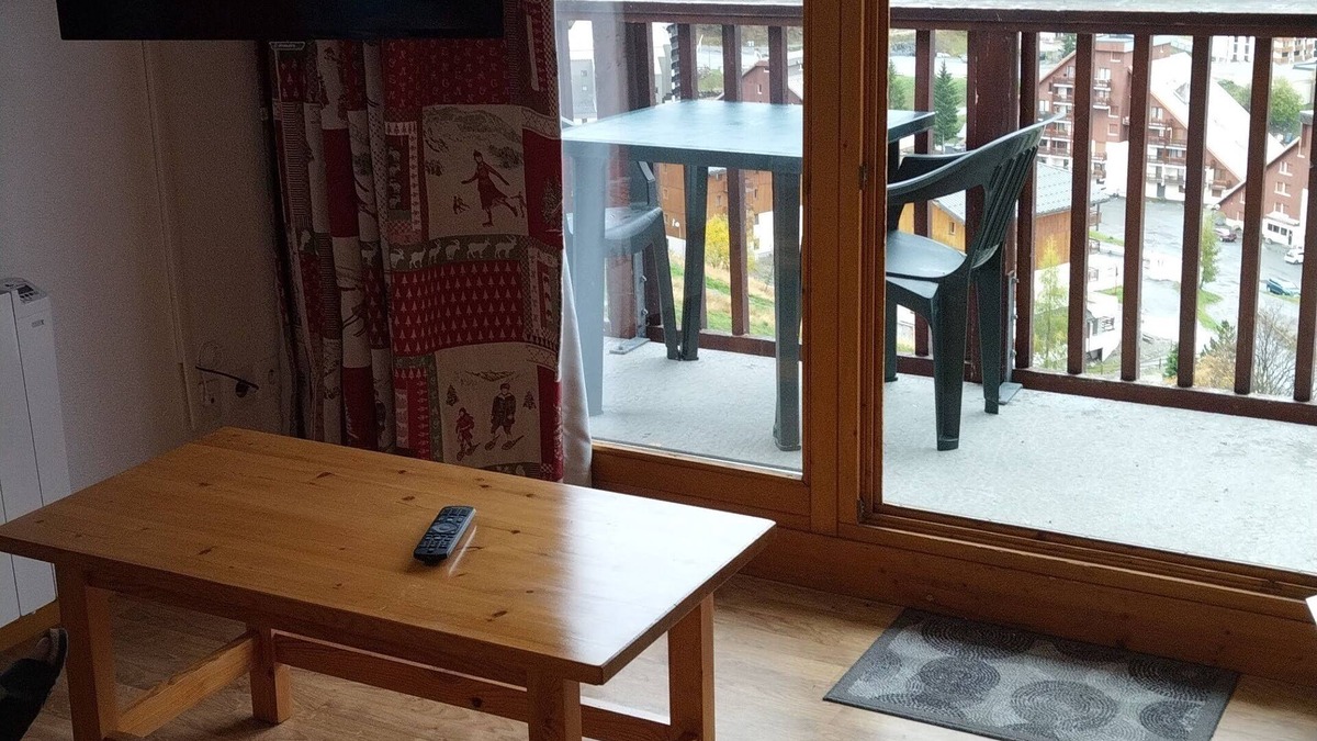 Montgellafrey Apartment | Bright, unoverlooked T2 of 42m2 facing SOUTH/EAST Living room 16m2, balcony 8m2.
