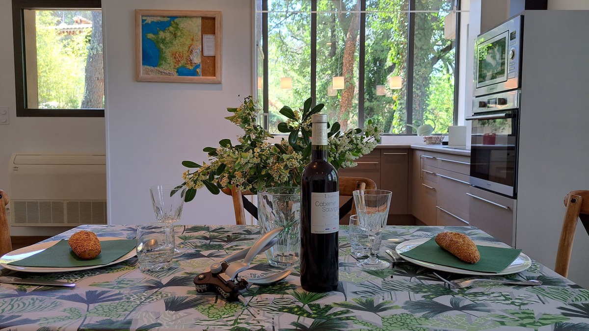 Saint-Paulet-de-Caisson House | Bright accommodation in the woods with terrace