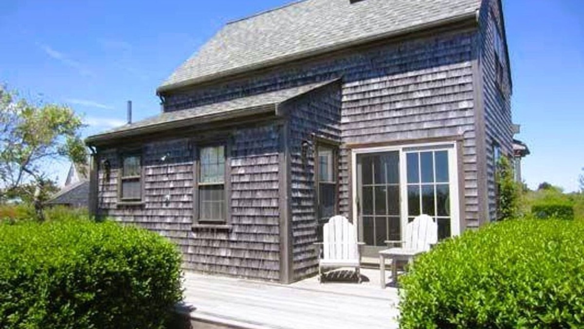 Madaket House | Bright freshly decorated 2-bedroom house on an acre