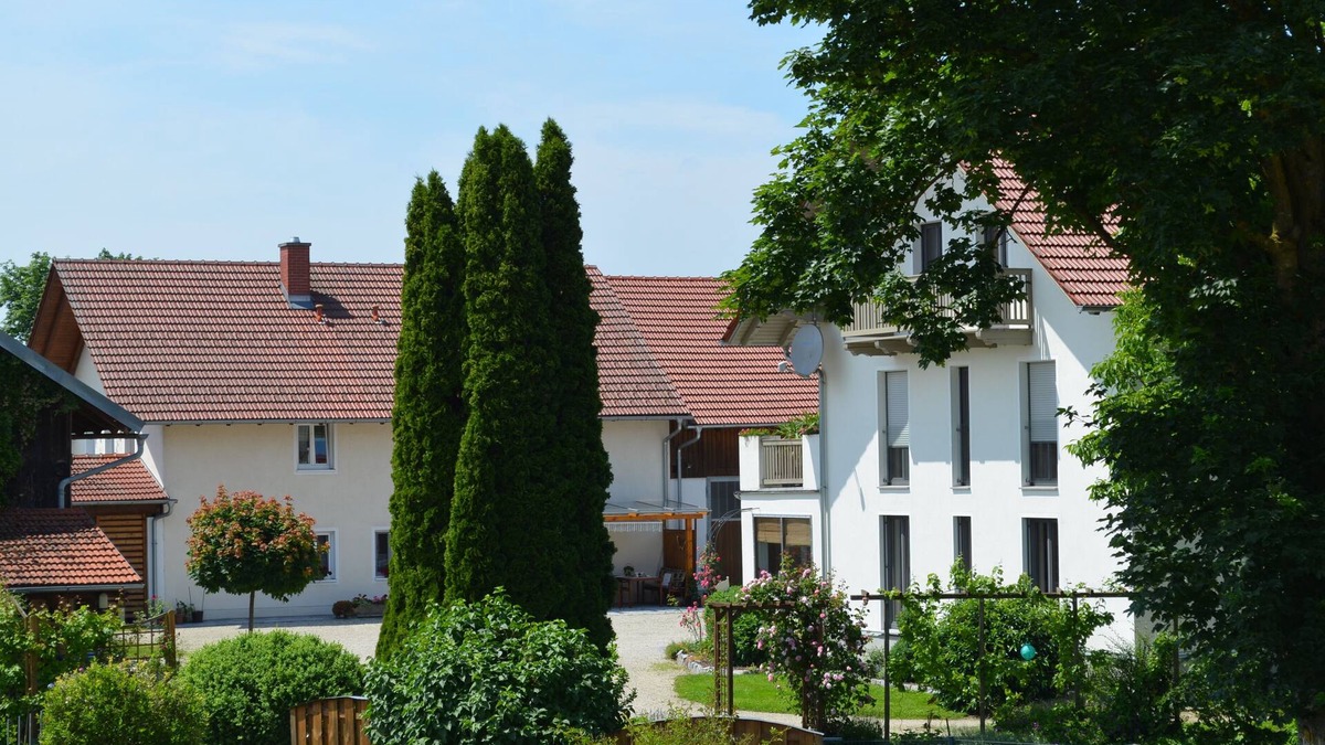 Winzer Apartment | Bright, friendly apartment with private garden, right on the Danube cycle path