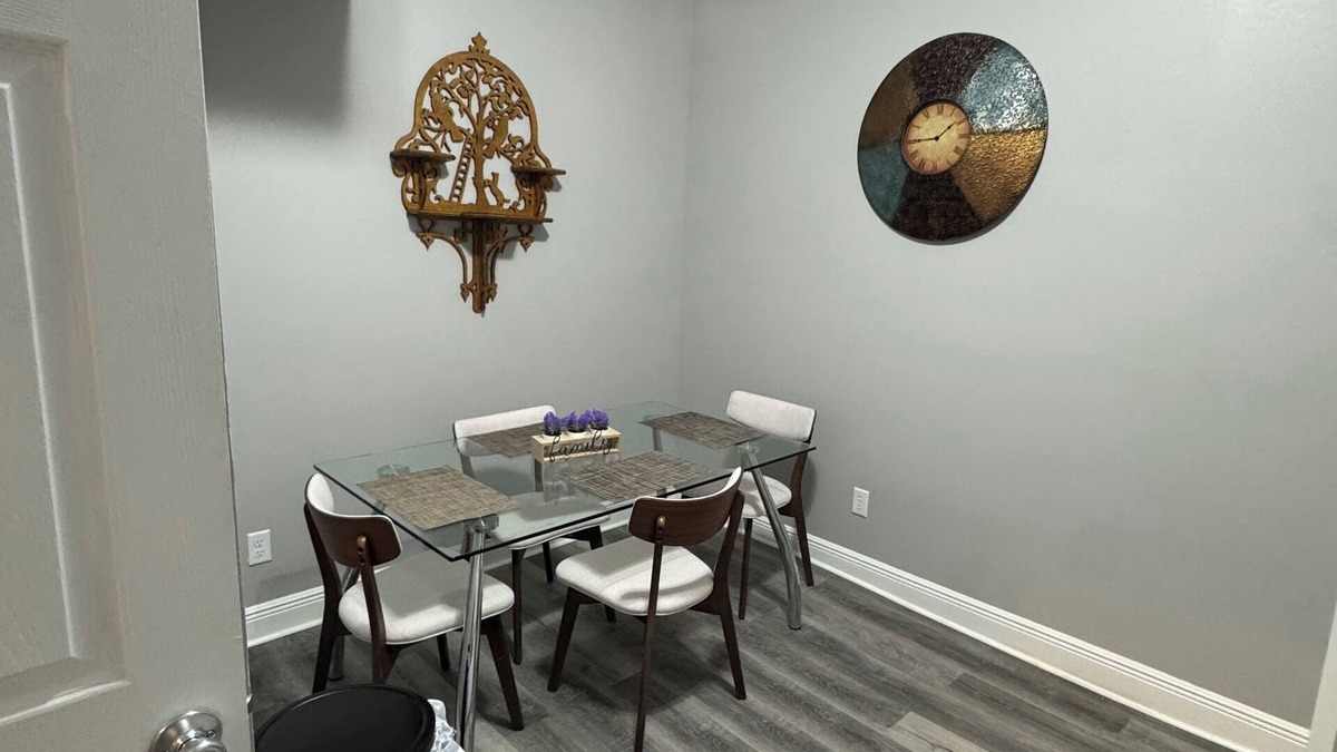 Anderson Apartment | Bright, furnished studio-Perfect for traveling professionals or students