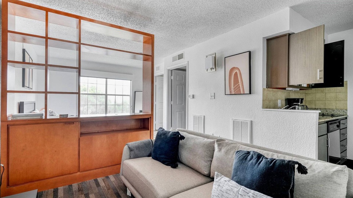 Gateway Apartment | Bright Gateway Studio w/Gym, Pool, nr Shopping, by Blueground