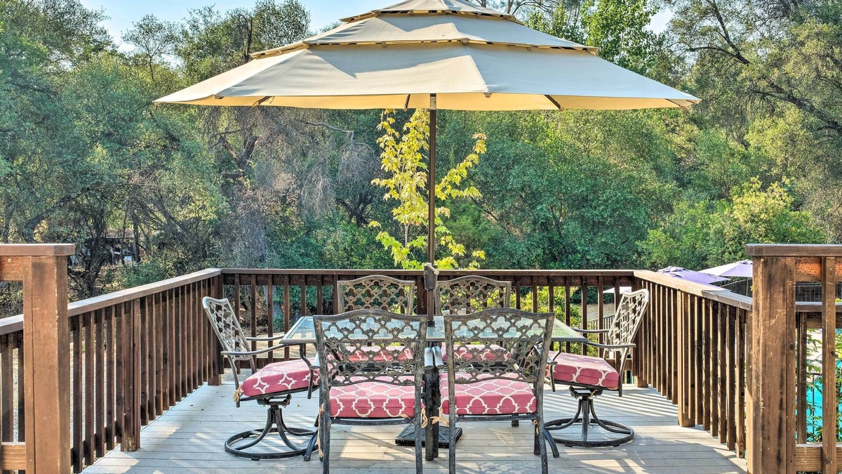 Sonora House | Bright 'Gold Country' Home: Pool, Deck & Hot Tub!