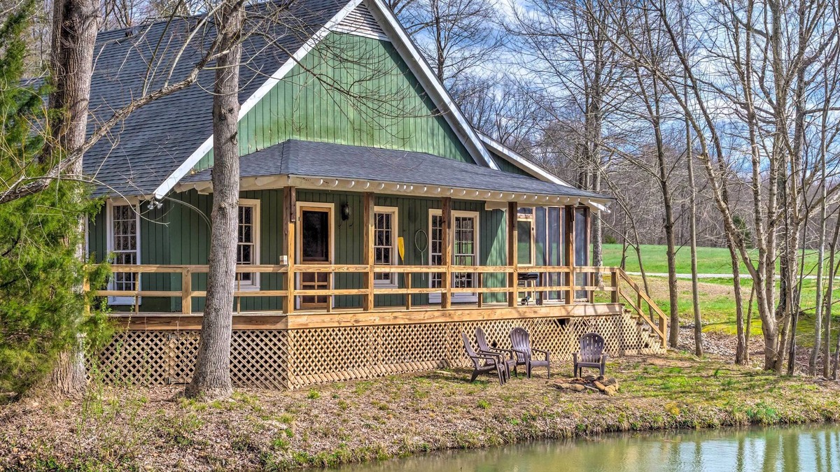 Hadley Cabin | Bright ‘Green Gables’ Cabin: Hike, Swim & BBQ